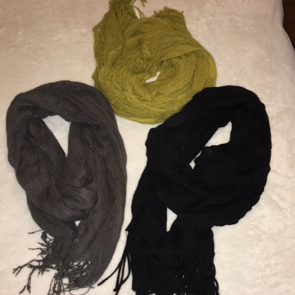 Lot of 3 scarfs